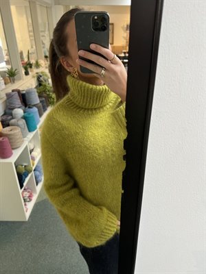 PetiteKnit Terrazzo Sweater - strikkekit på let og lækker strik i limegrøn